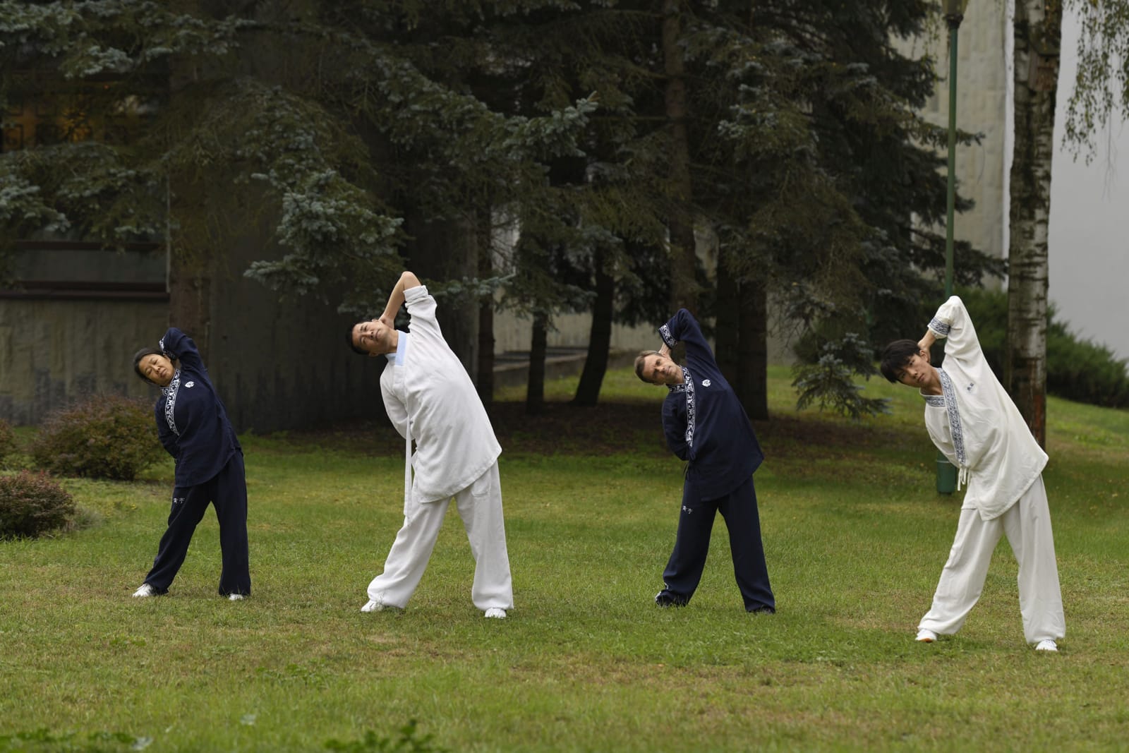 Warsztat qigong Emei Shen Zhan Gong (12 ćwiczeń rozciągających z tradycji Emei)
